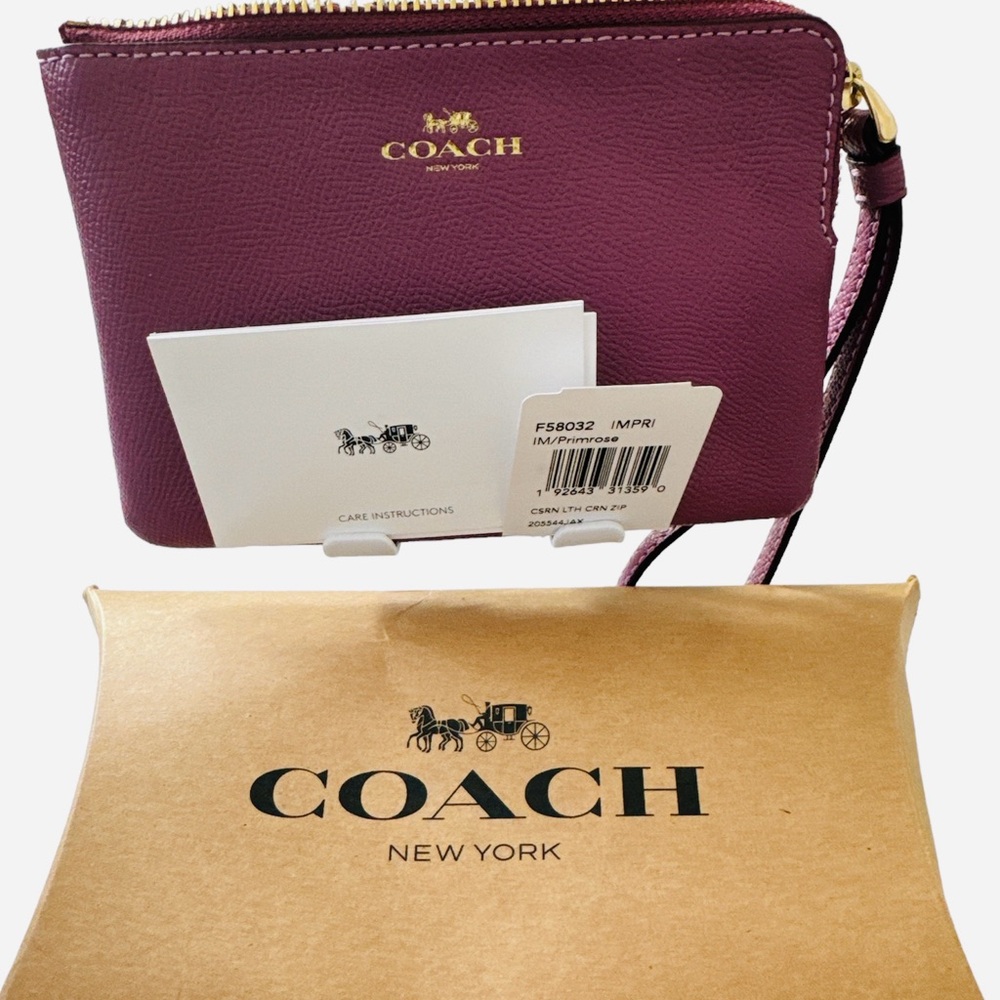 Coach primrose color pebbled leather wristlet. NWT perfect for summer & all year - Picture 3 of 8